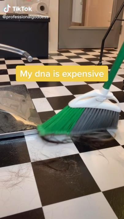 美国女子网售重口垃圾：灰尘脏水，指甲舌苔，真有人高价买？