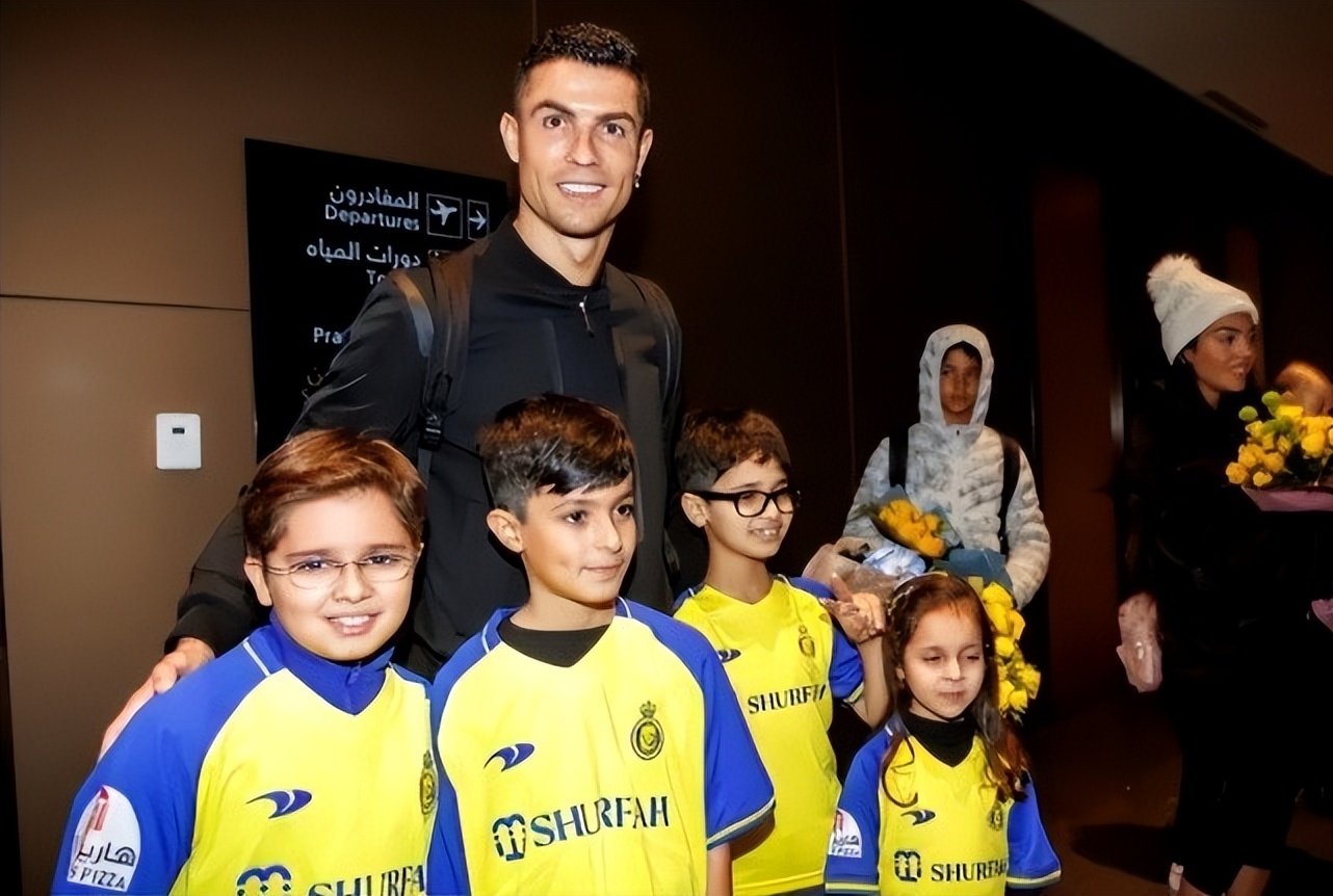 c罗加入利亚德胜利后的精彩简介,c罗利亚德胜利吊射