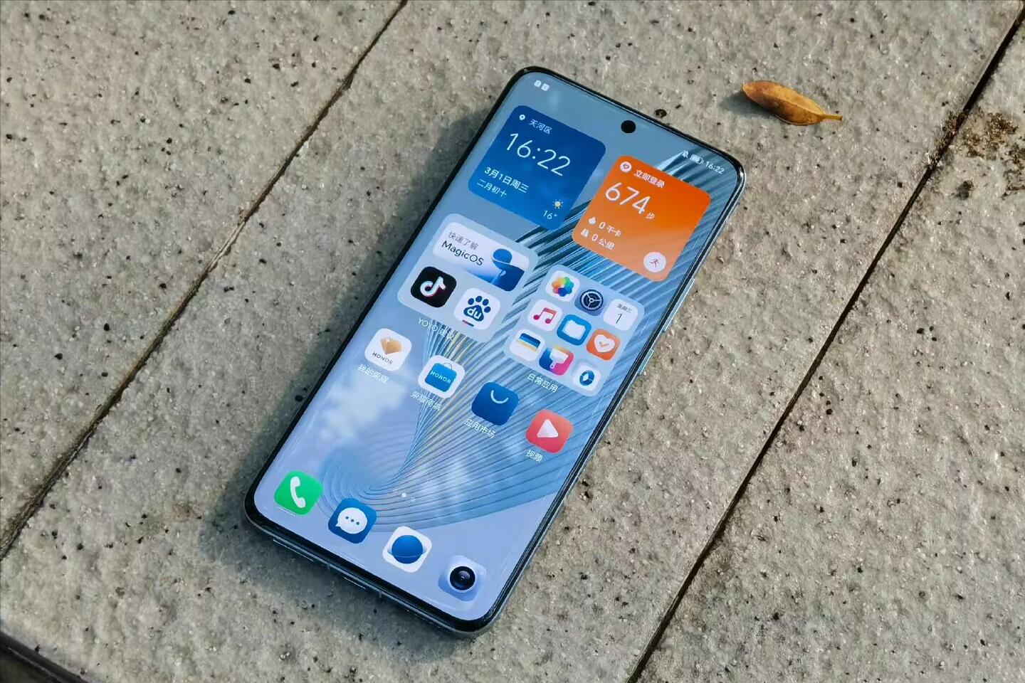 购买荣耀手机不要盲目跟风,这三款可以“闭眼买”,最低仅2000元