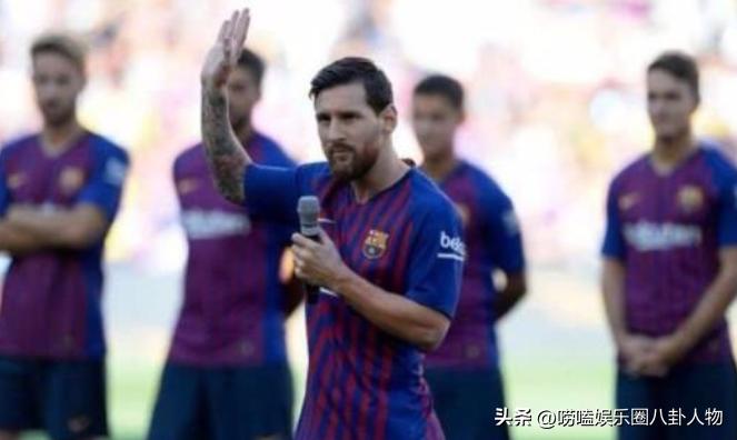 梅西和老婆红毯合影,梅西老婆拿包