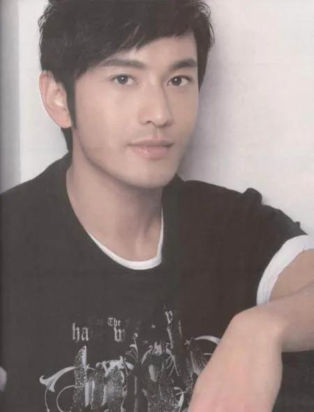 一场离婚让黄晓明成了笑话，他对baby已没有用，她吸干了他的资源