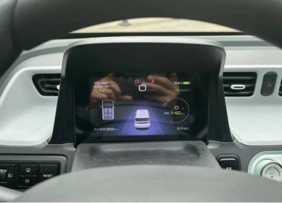 五菱宏光MINI马卡龙怎么样？动感时尚，质感到位，好玩也好开