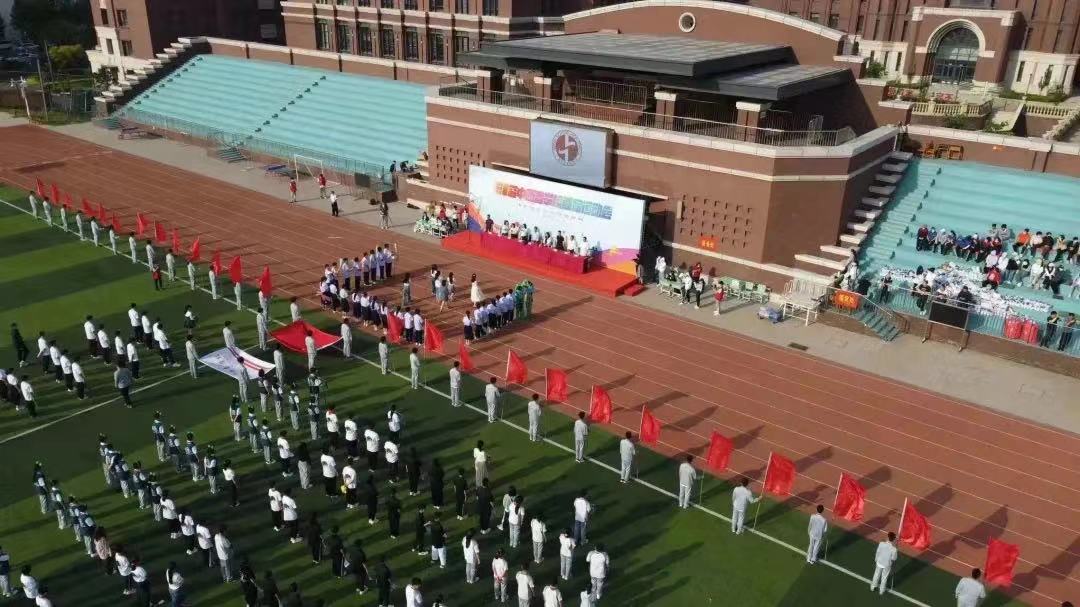 校园运动会开幕式展现青春活力,校园阳光体育运动会