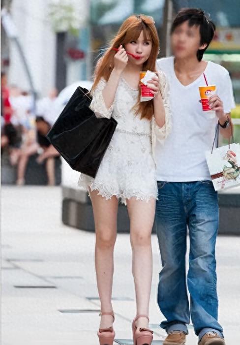 小伙偷拍50岁大妈后续,小伙偷手机被大妈发现并训斥