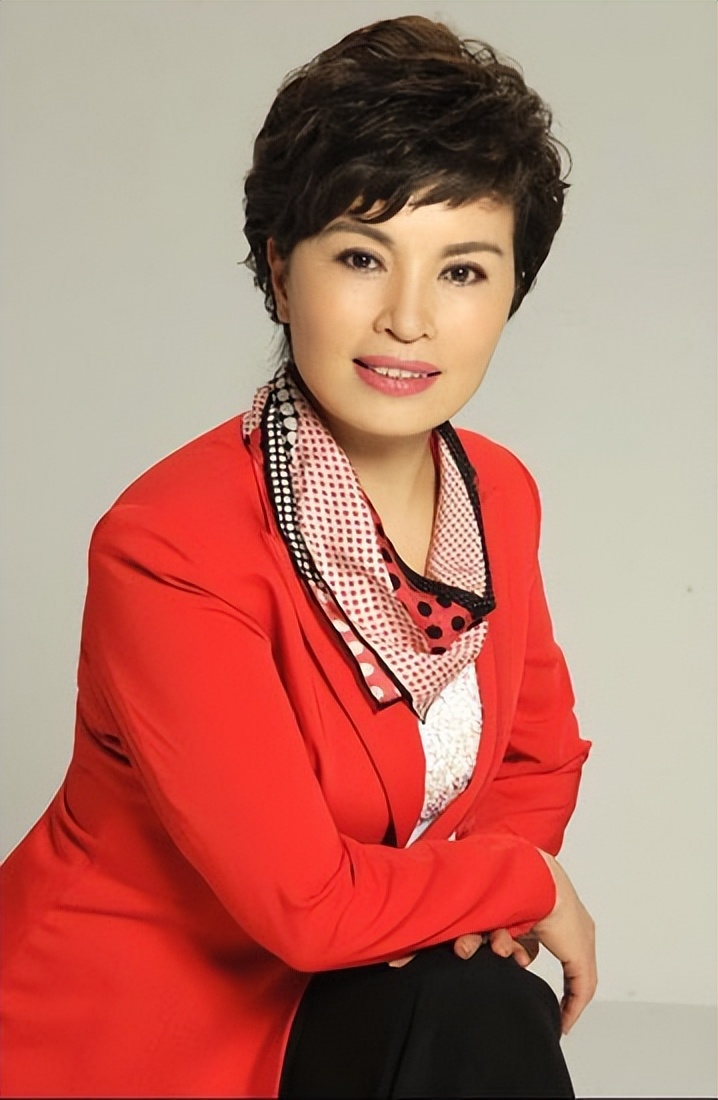 央视主持人李瑞英现在怎么样,央视新闻主播李瑞英个人简历