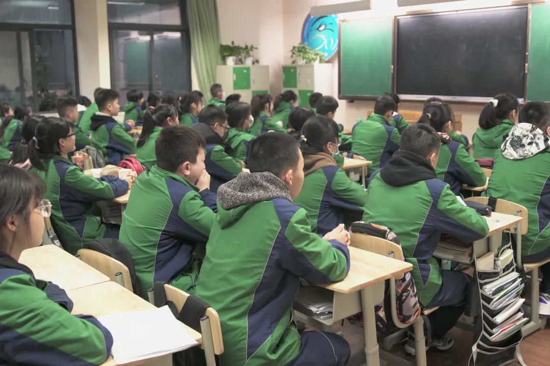 开学啦听听新生的感受,开学了看一下宿舍的环境