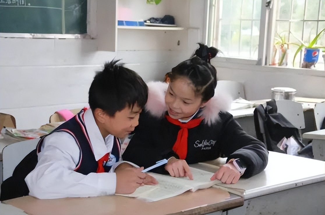 继毒教材之后，小学教辅封面出现日本和服，已经发行了十六年