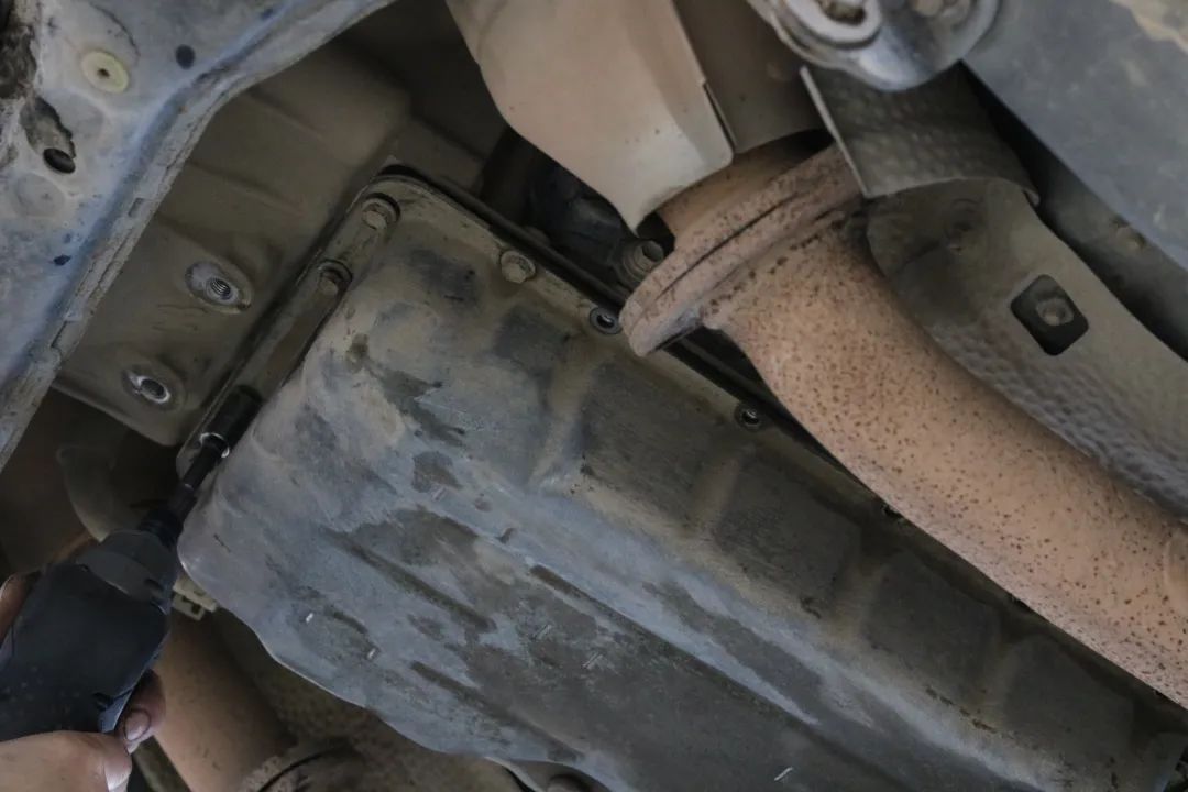 翻新车十二代皇冠修复全过程,12代皇冠25万公里要更换什么