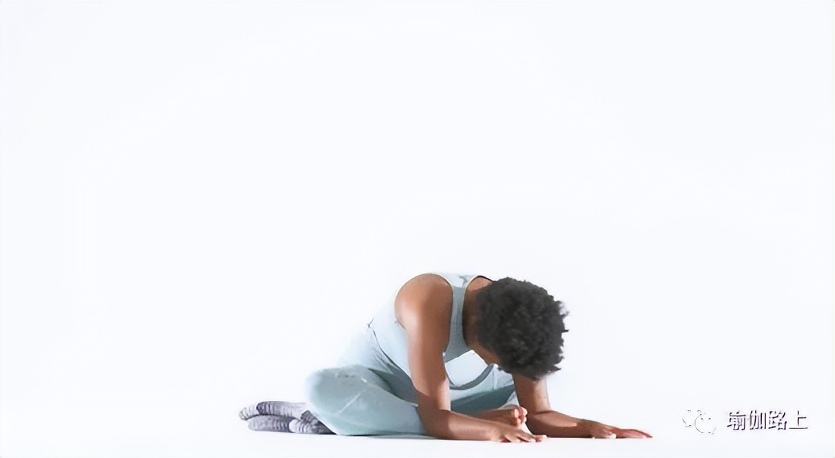 髋关节一边松一边紧怎么练习瑜伽,髋太紧怎么改善