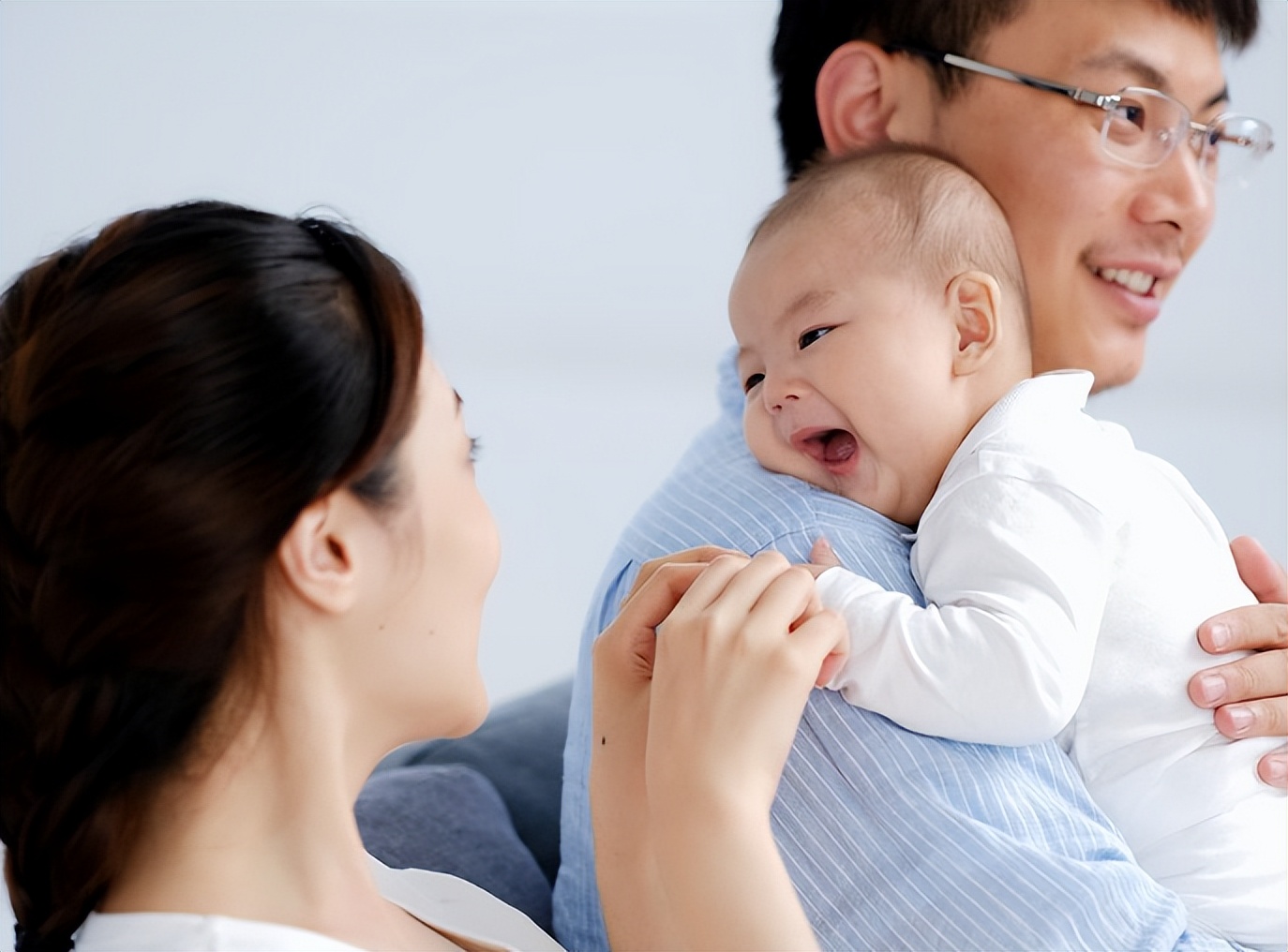 小婴儿大声叫怎么办,小婴儿突然尖叫大哭