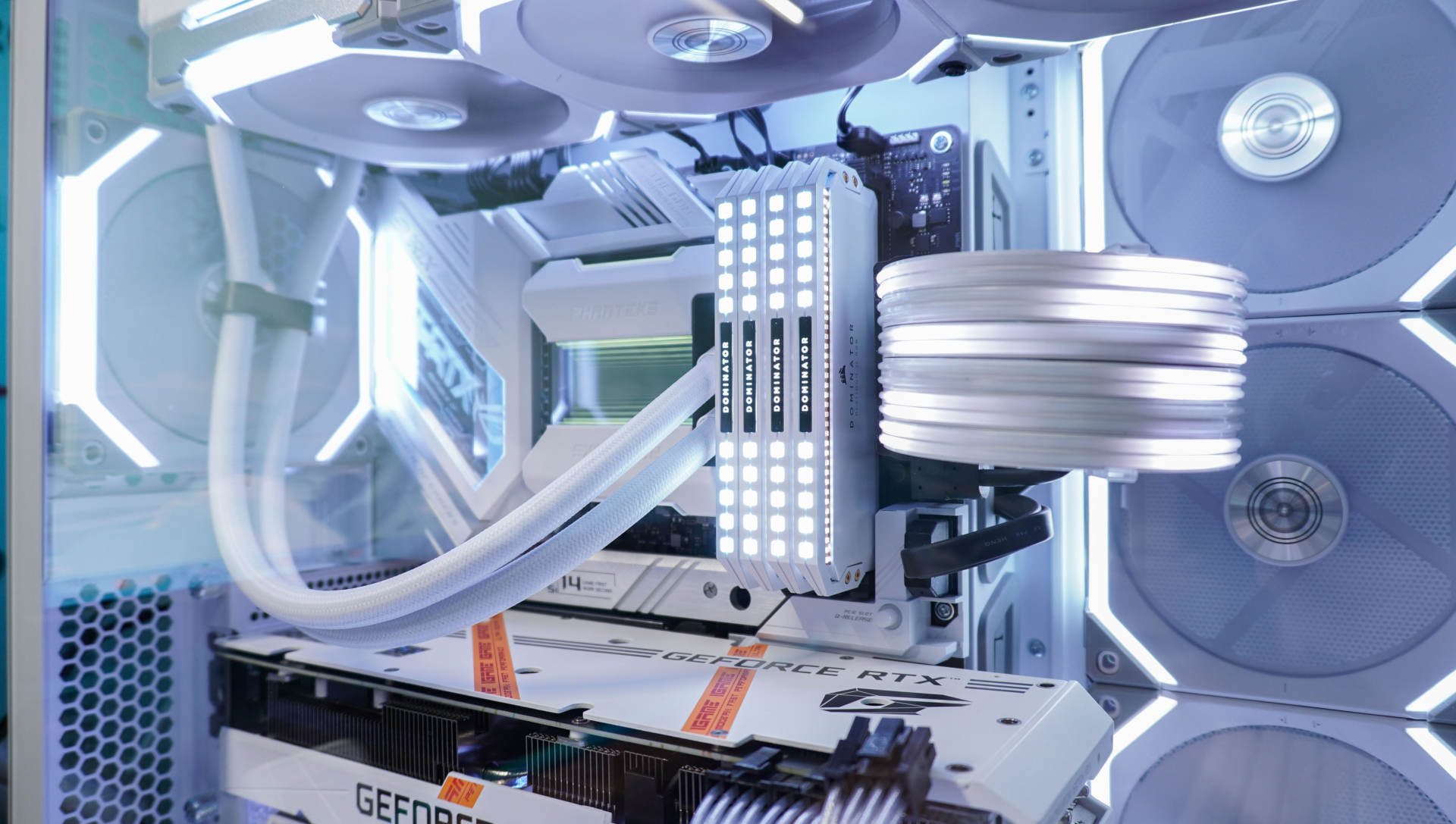 白色主题硬件及桌搭分享