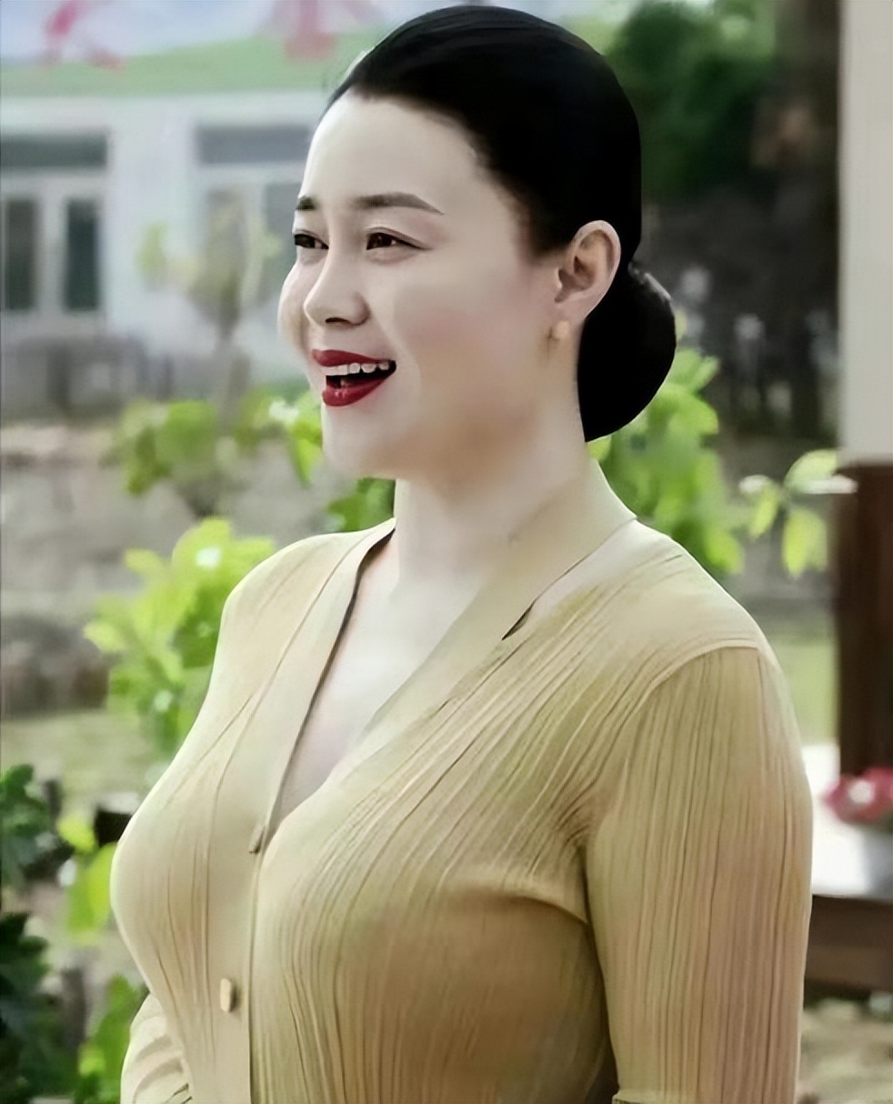 知名女星被*拍偷**裙底，她的回击真漂亮！