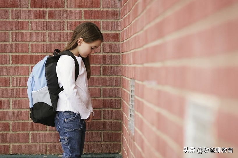 如何教孩子走出自卑的情绪,如何让孩子自卑心理走出来