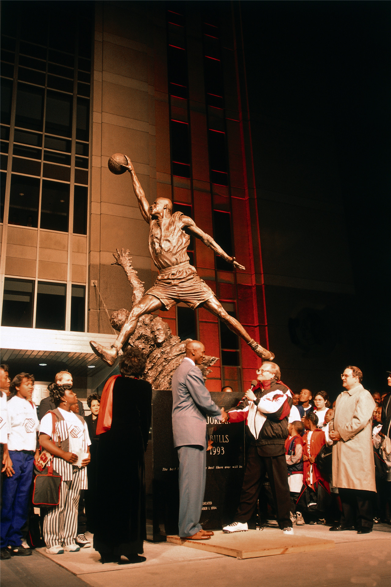 用一生来对抗傲慢与偏见，万字长文记录库里的乔丹精神