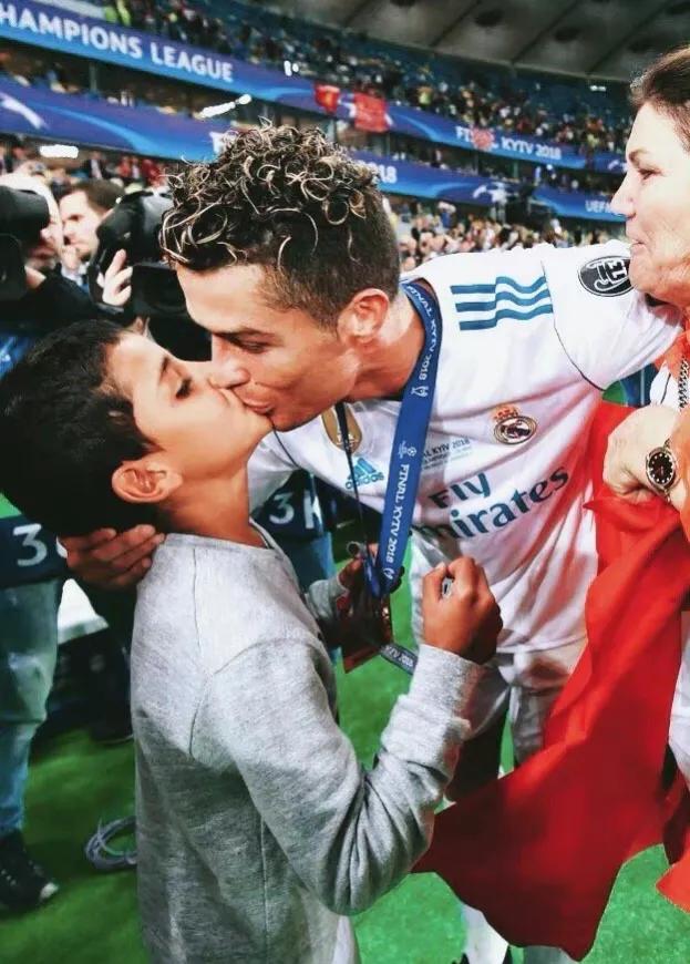 c罗和梅西同台照片c罗帅,世界杯c罗和梅西的比赛视频