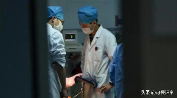 医生给女子做阴超检查，遭家属殴打，如何看待男医生做妇科检查？