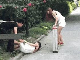 现在女大学生太开放,这么隐私的东西露在外面,男人看了都脸红了