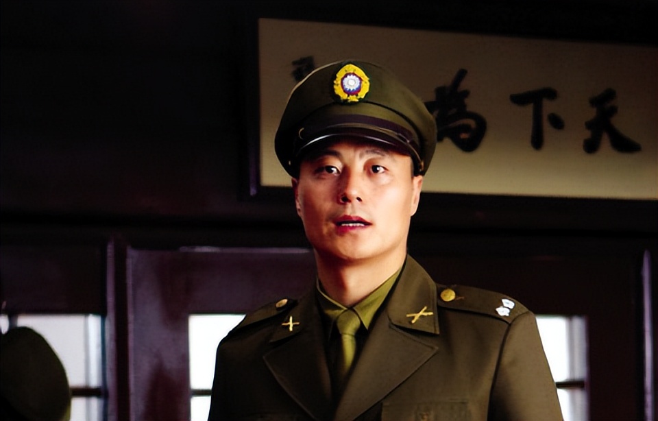 他9块钱娶了老婆住9平米的地下室7年,成名后也坚决不*妻换**