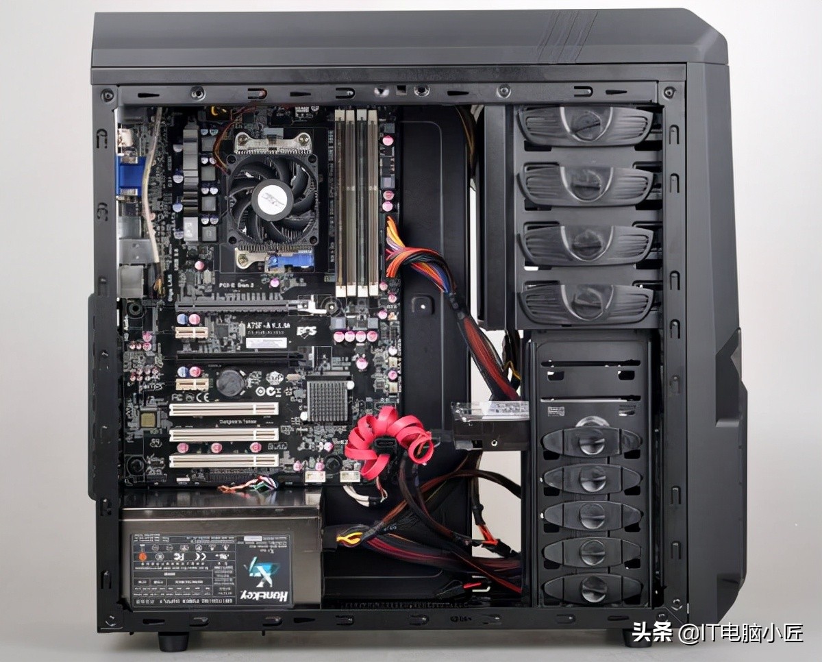 电脑问题导致显示屏不亮,电脑开机只亮红灯怎么办