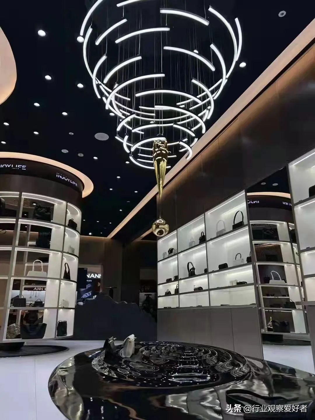 从线上到线下的品牌,品牌箱包趋势