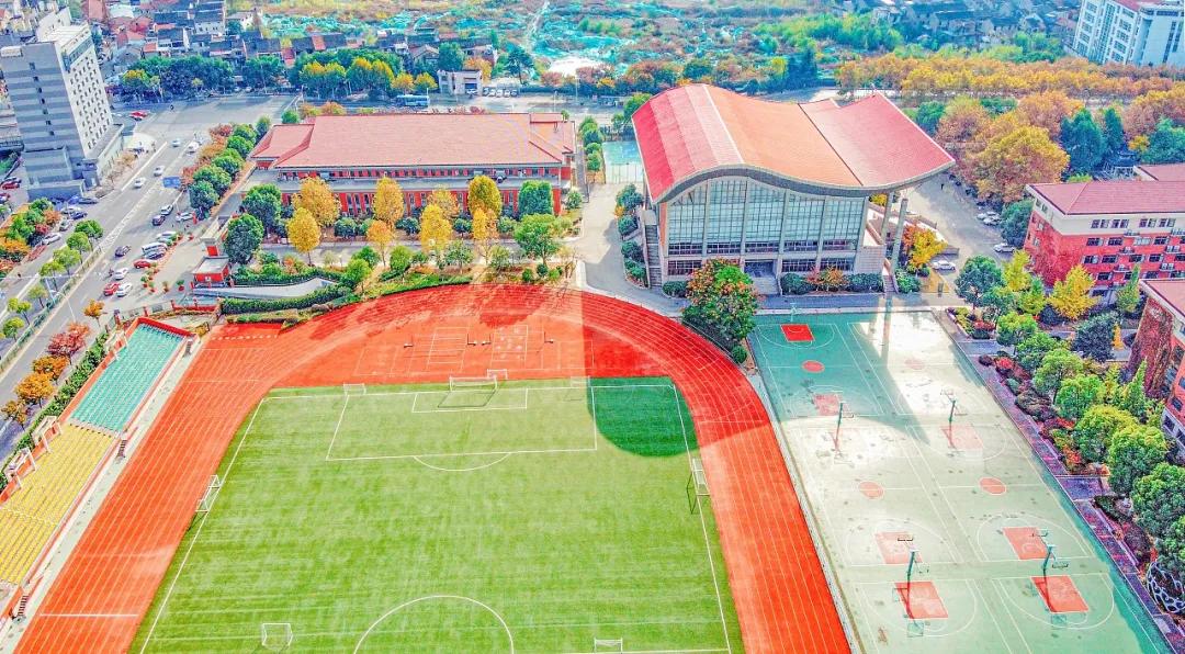 江苏无锡小伙子,无锡小伙4000公里救女友