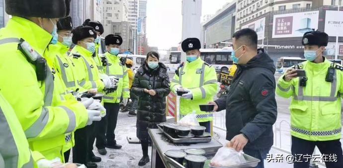 腊八节社区举办腊八粥活动,开展腊八节送温暖活动