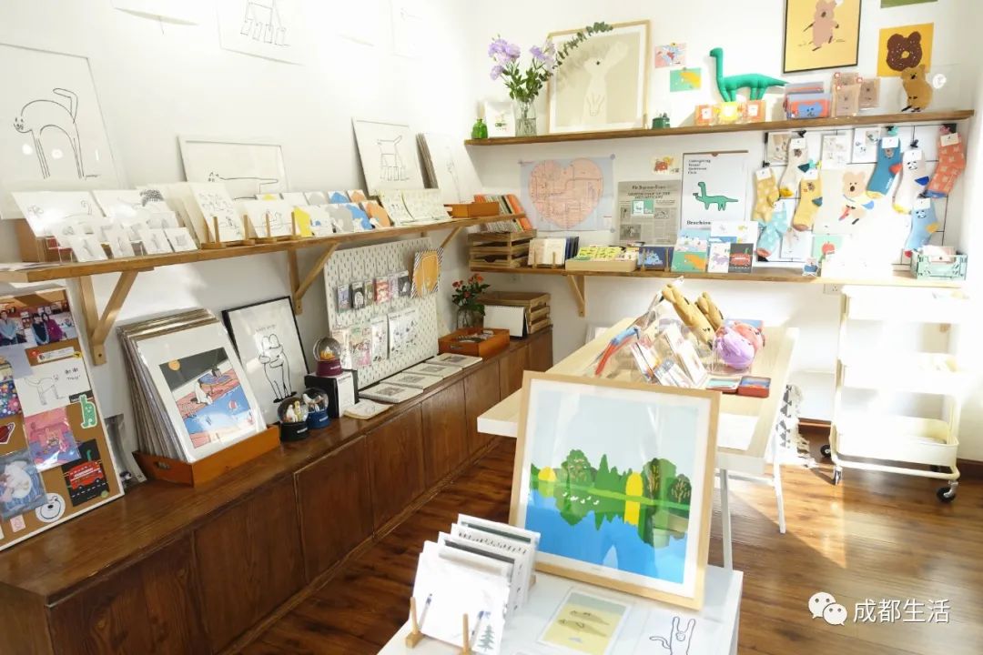 12条时髦老街，长满晒太阳的成都人