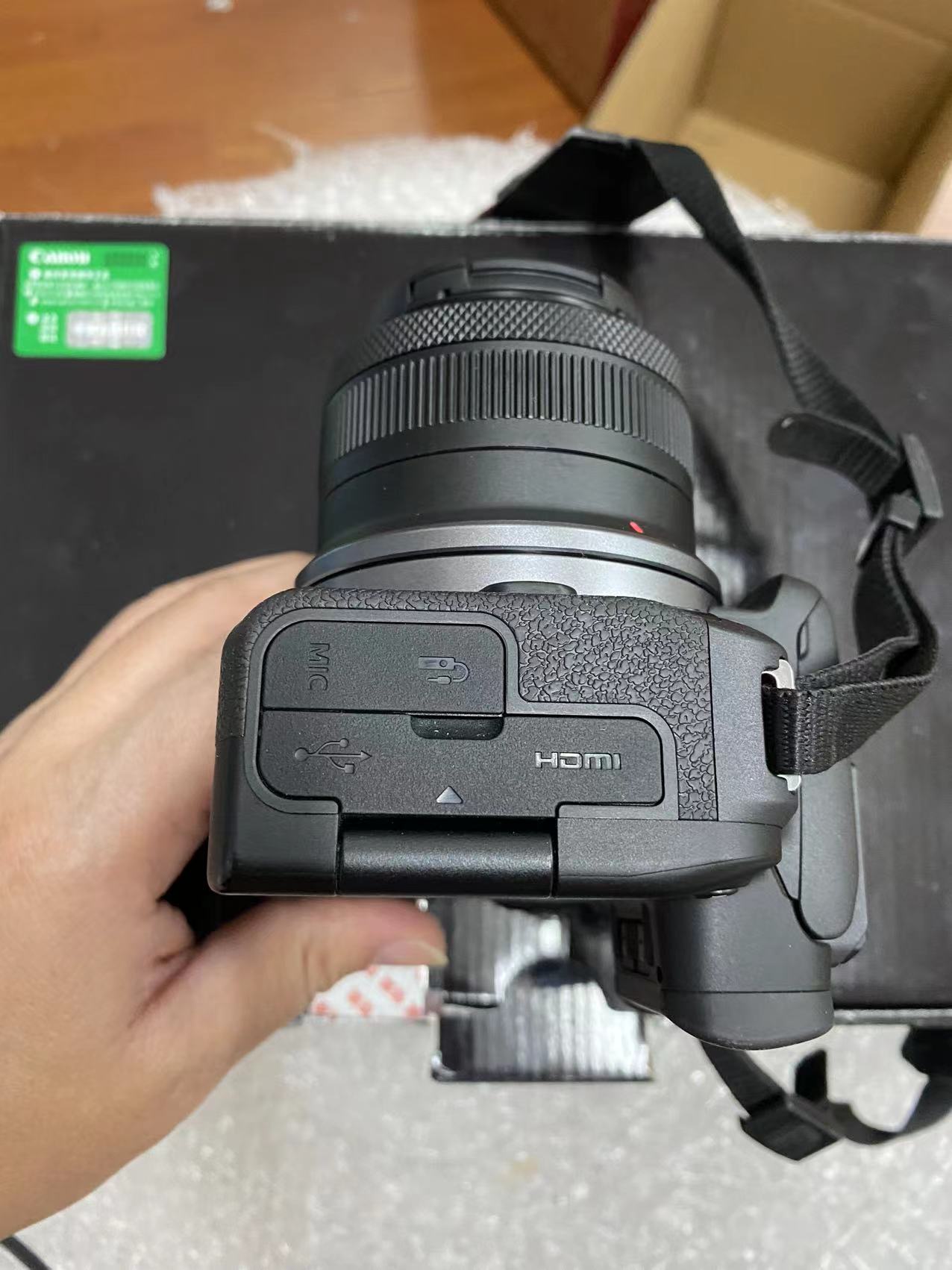 买相机要开发票,佳能R10更需要