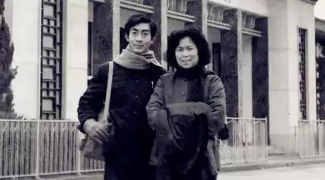 六小龄童晒照庆结婚30周年,六小龄童庆祝结婚34周年