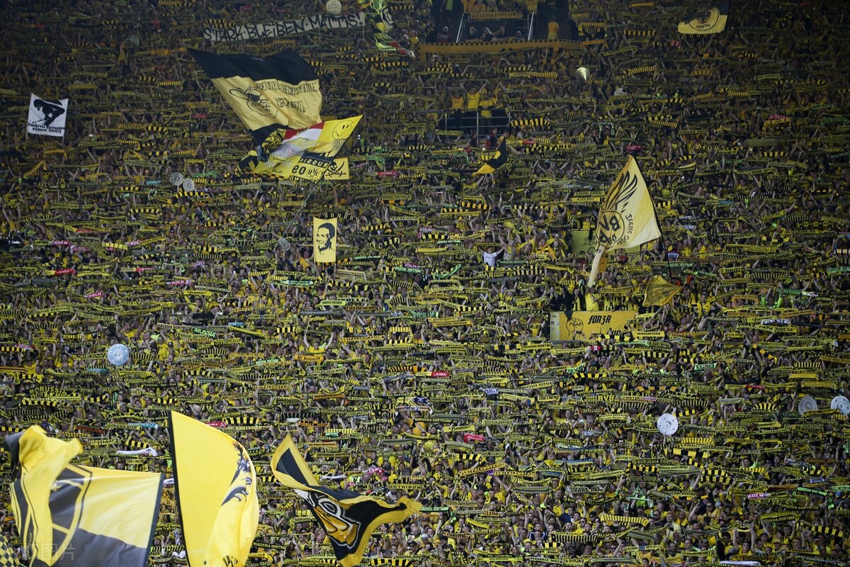 德甲经典回顾10-11赛季拜仁vs多特,榜首易主拜仁遭逆转多特迎大捷