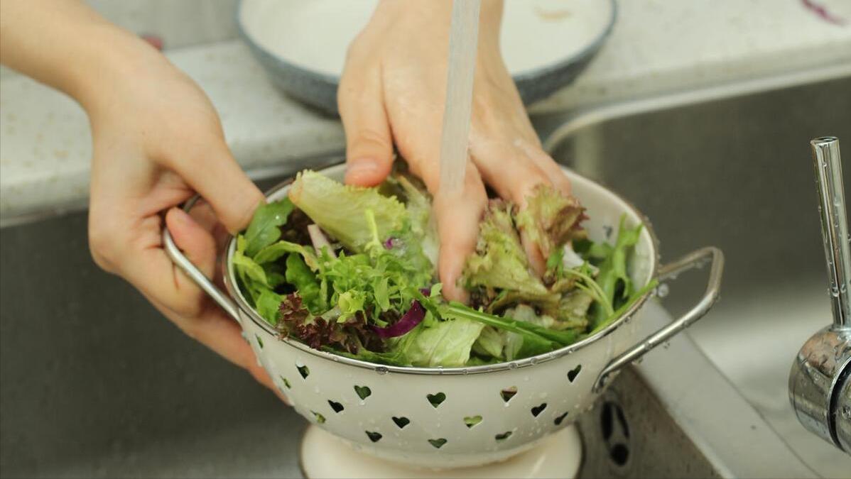 保姆工资低怎么解决,做保姆拖欠了三万的工资