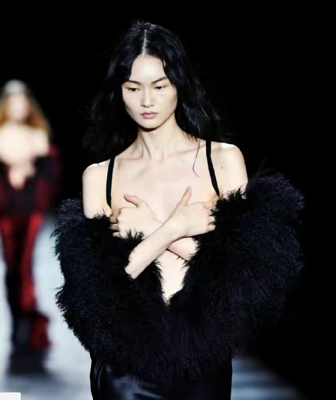 巴黎时装秀超惊艳走秀动态图,巴黎时装秀真人