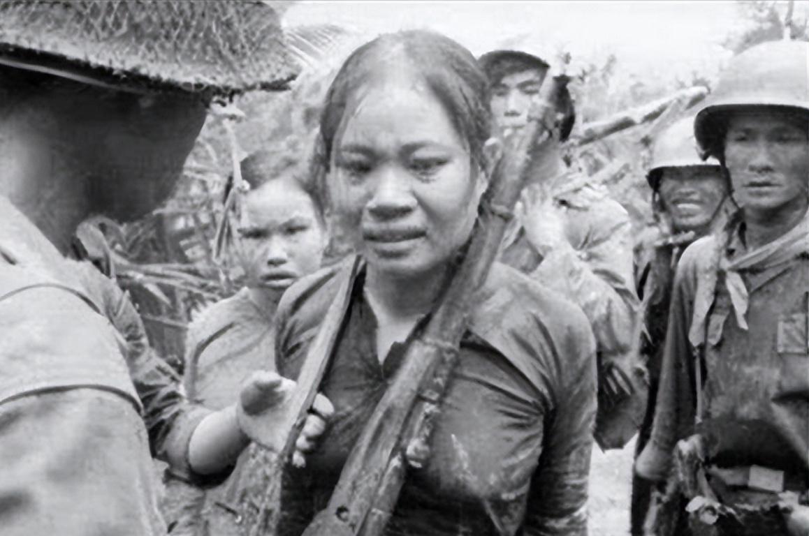 落入美军手中的越南女兵，都是极其凄惨，美*用军**动物进行刑讯逼供