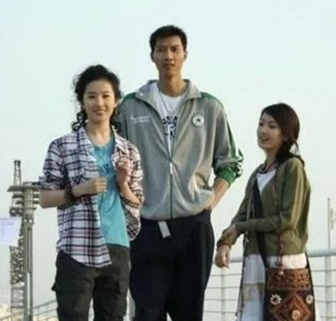 易建联成人生赢家娶巴西宝贝,易建联身价上亿迎娶巴西宝贝