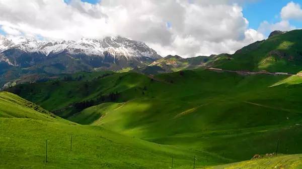 这条惊艳奇绝的公路,行走在天山脊梁上的最美景观公路