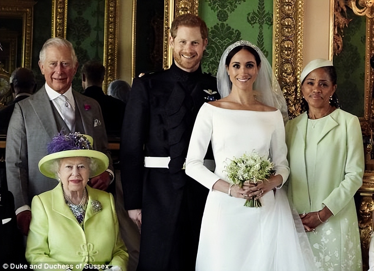 九十六张照片回顾英国女王的一生 (96张图看完英国女王的一生)