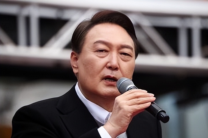 韩国50万人大*工罢**，要求“尹锡悦下台”，文在寅重出江湖开始反击