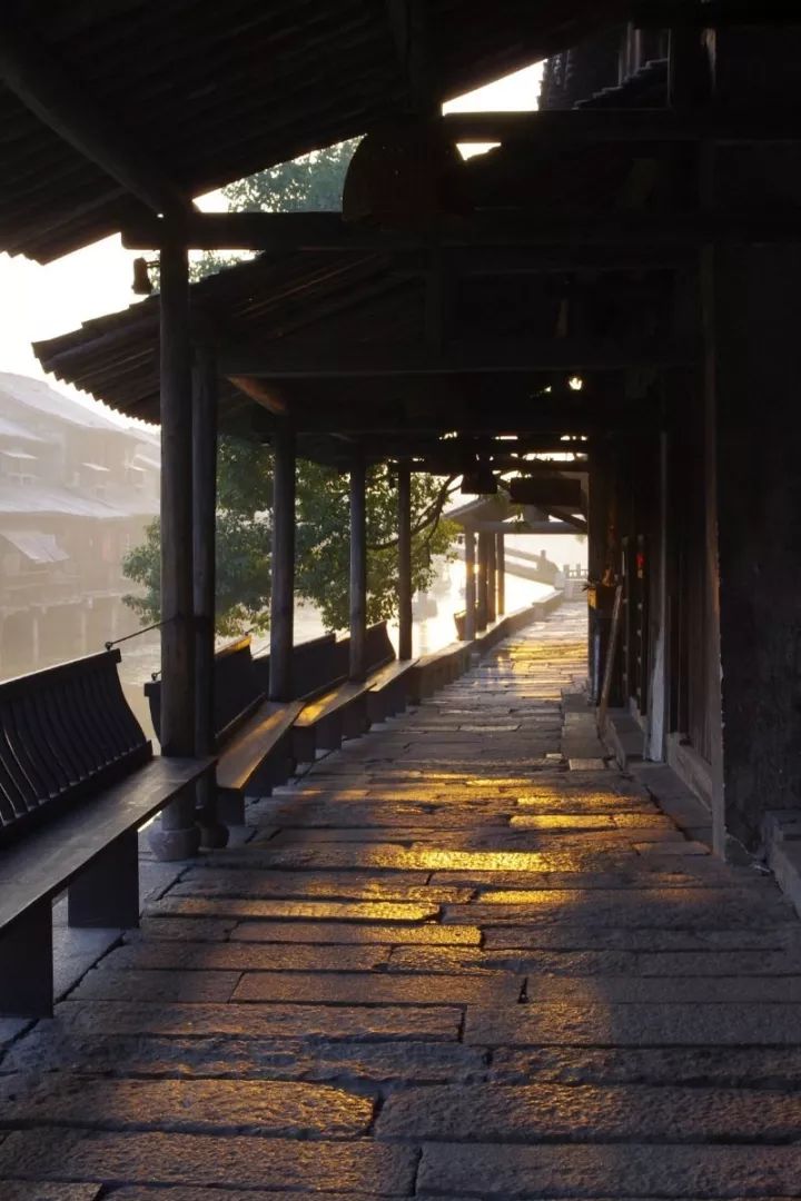 乌镇是个很美很美的地方,乌镇一个让人流连忘返的地方