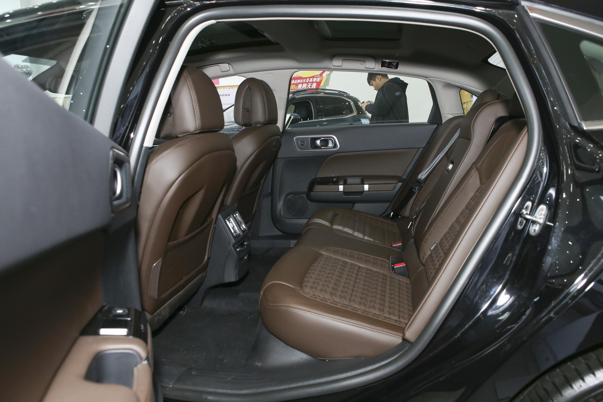 福特金牛座和雪铁龙c6隔音对比,金牛座跟雪铁龙c6高速哪个更稳