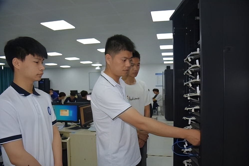 朱荣涛vs汪天宇,郑州信息技术学校朱荣涛