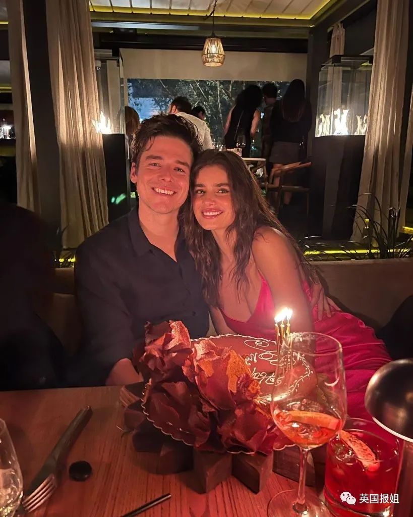 维密超模笑容甜美,维密甜美超模与英国贵公子结婚