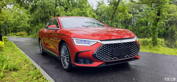 比亚迪汉dm大雨天怎么开安全,比亚迪汉dm-i尊享型夜间行驶