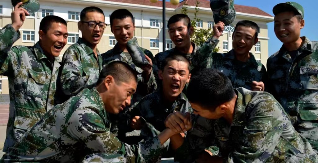 班长犯错误被撤职,一个班长犯错两个班长受罚