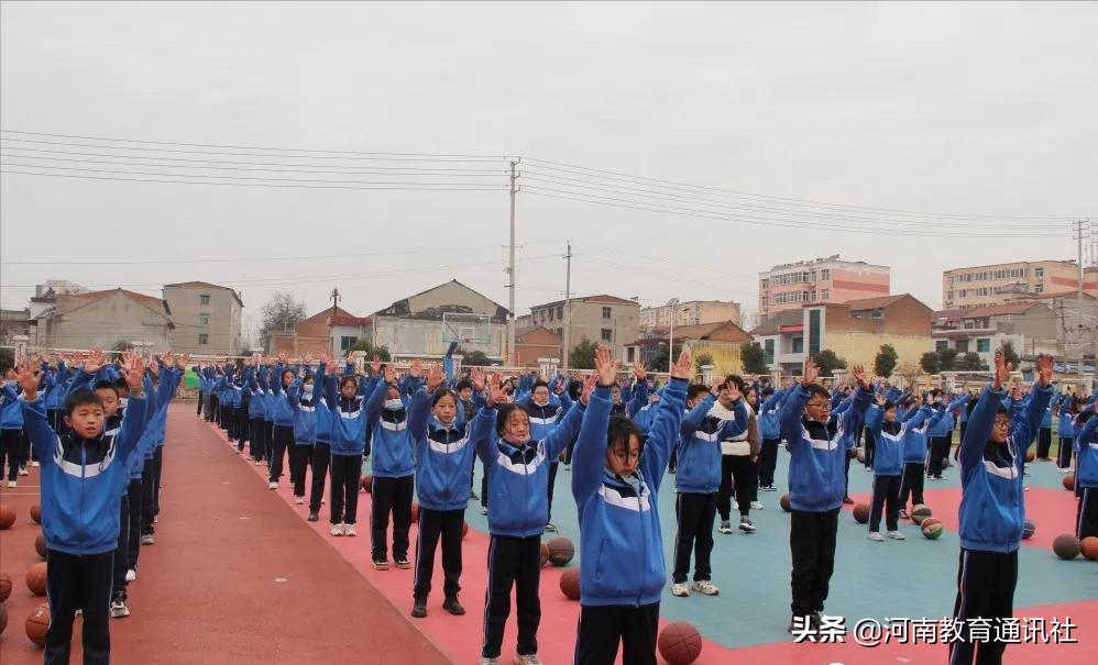 不畏冬日寒最美大课间！渑池县尚德小学举行“庆元旦”阳光大课间比赛