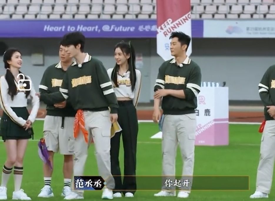 这种显眼包也能当爱豆？我不信，演的吧？