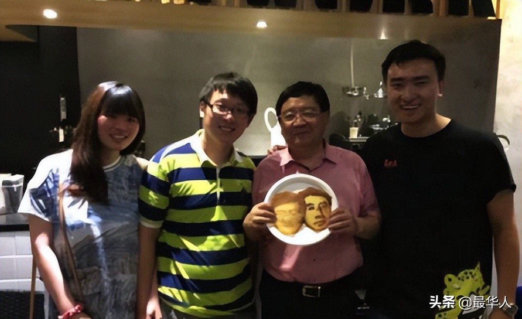 清华学霸裸辞卖煎饼,清华教授辞去9000的工作