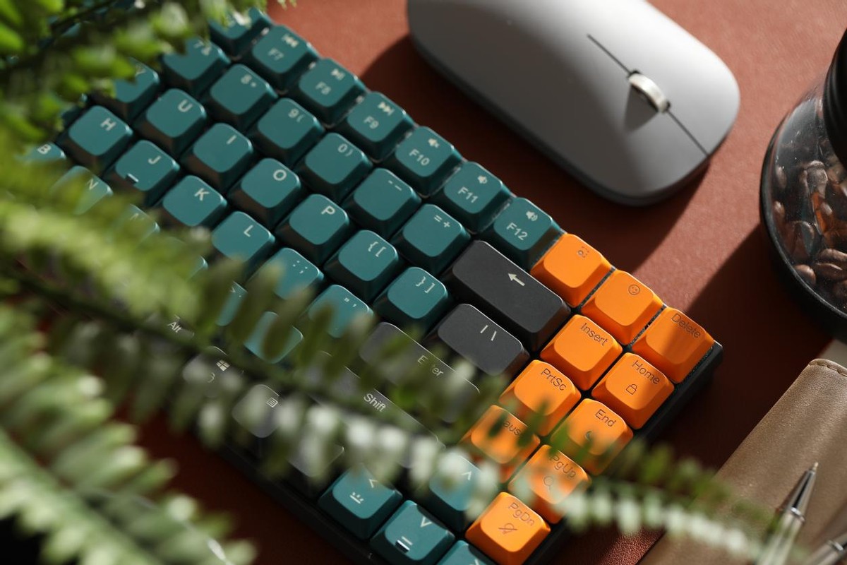 推荐一款新手使用的青轴机械键盘,青轴双模式机械键盘推荐