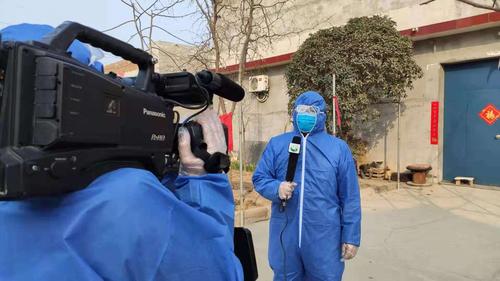 同样是新冠为什么有的人症状轻,为什么新冠和非典不一样