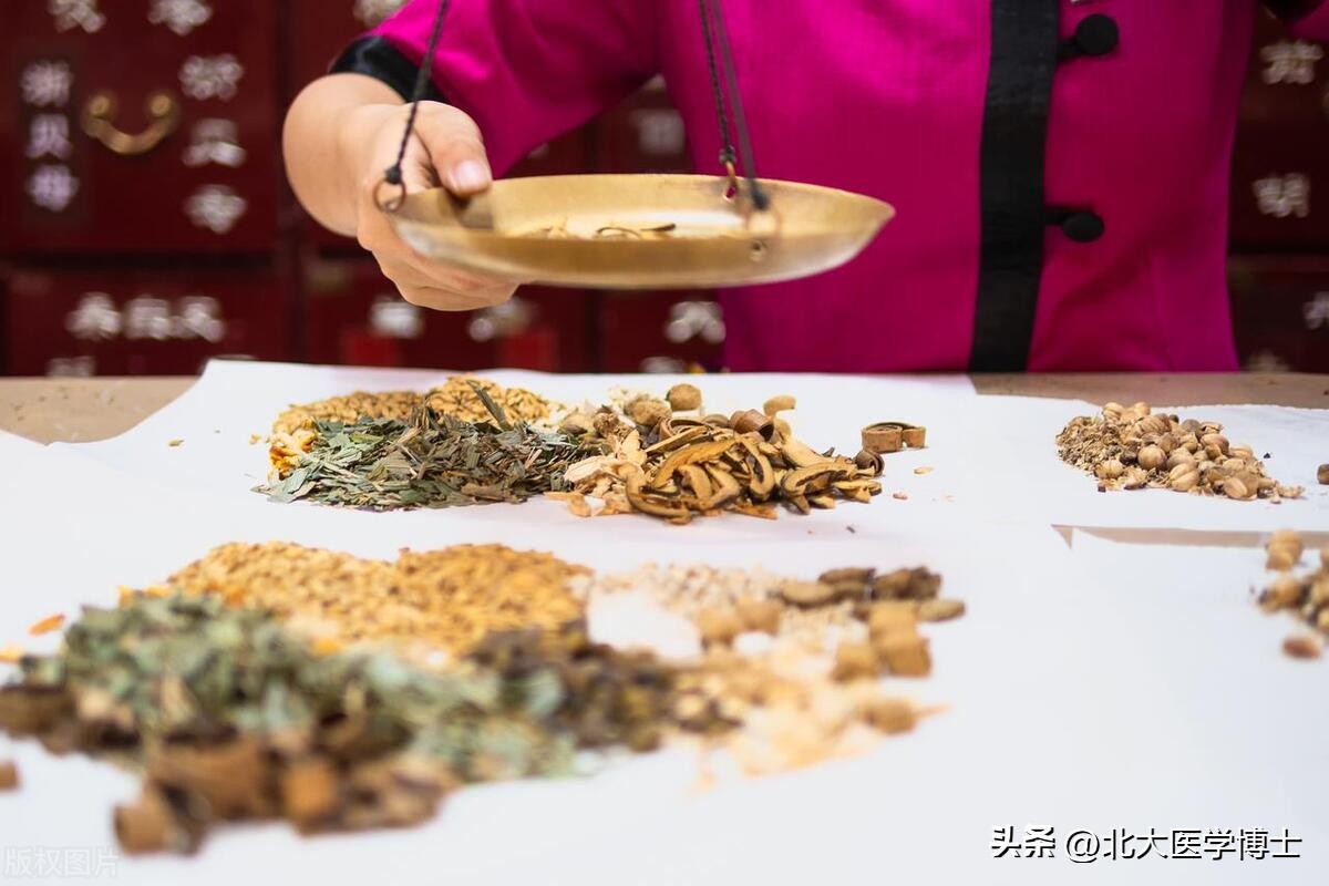 他，41岁，痛风肾急性发作，肌酐165，尿蛋白++，化湿降浊汤治验