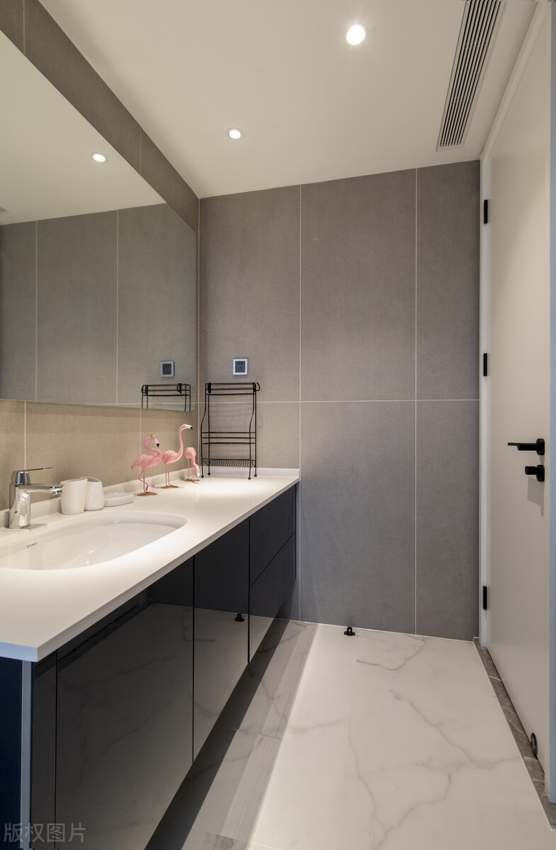 浴室柜一体盆选陶瓷好还是岩板好,浴室柜是用一体陶瓷盆还是大理石